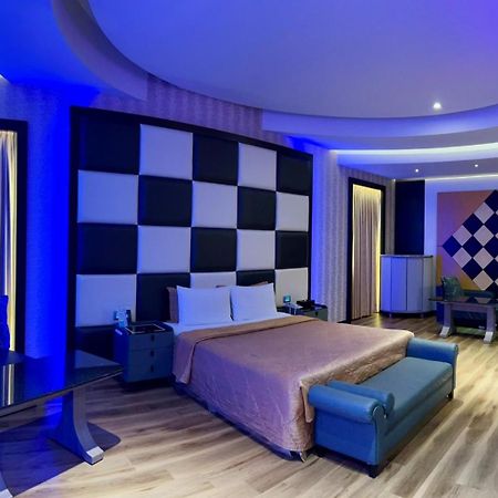 Wei Feng Exquisite Motel Pintung Branch Pingtung Buitenkant foto
